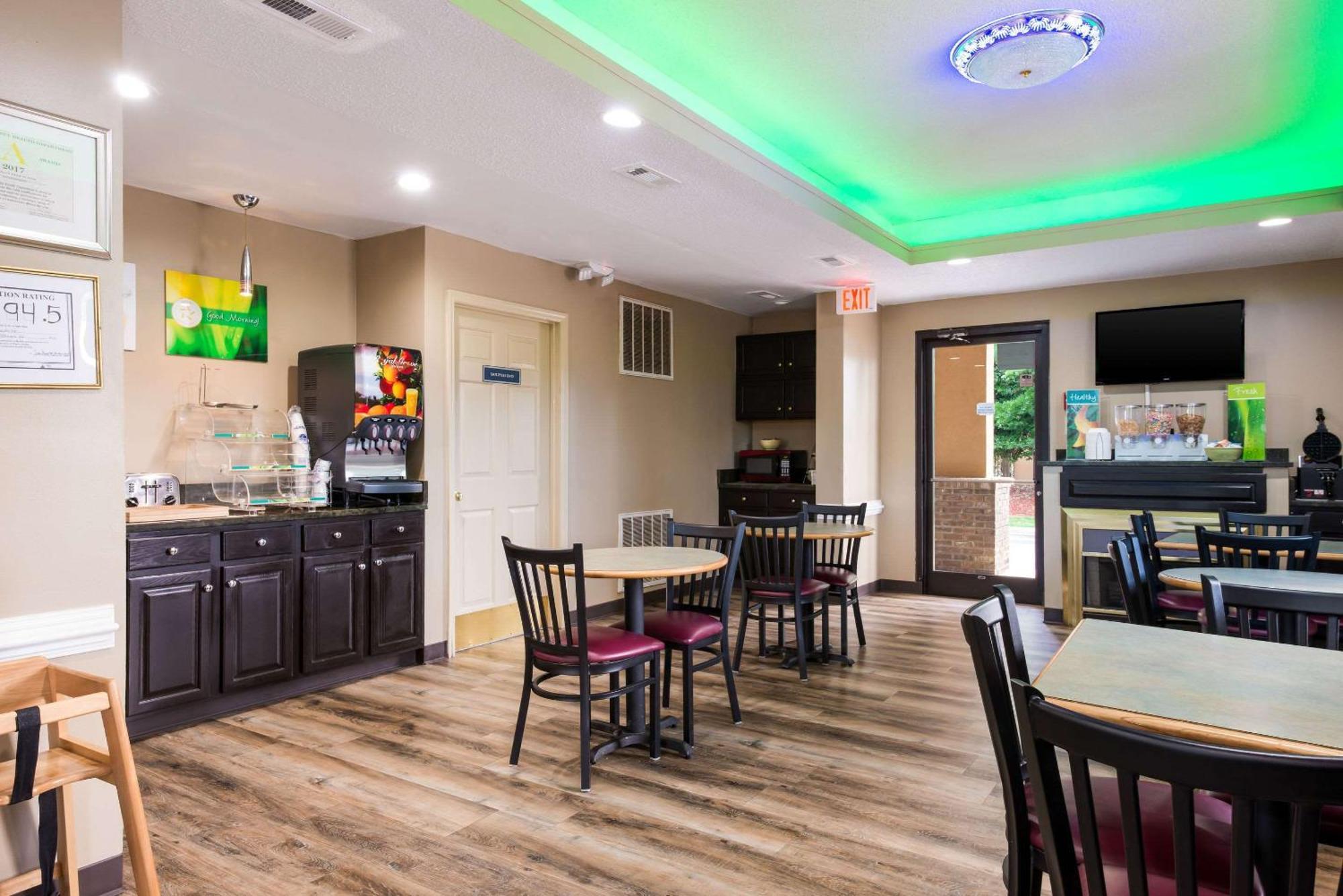 Quality Inn & Suites Rockingham Bagian luar foto