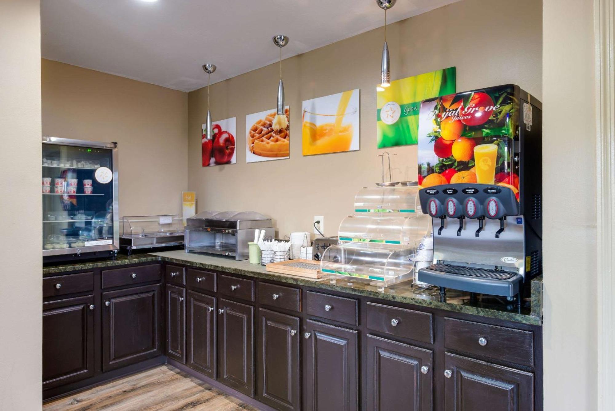 Quality Inn & Suites Rockingham Bagian luar foto
