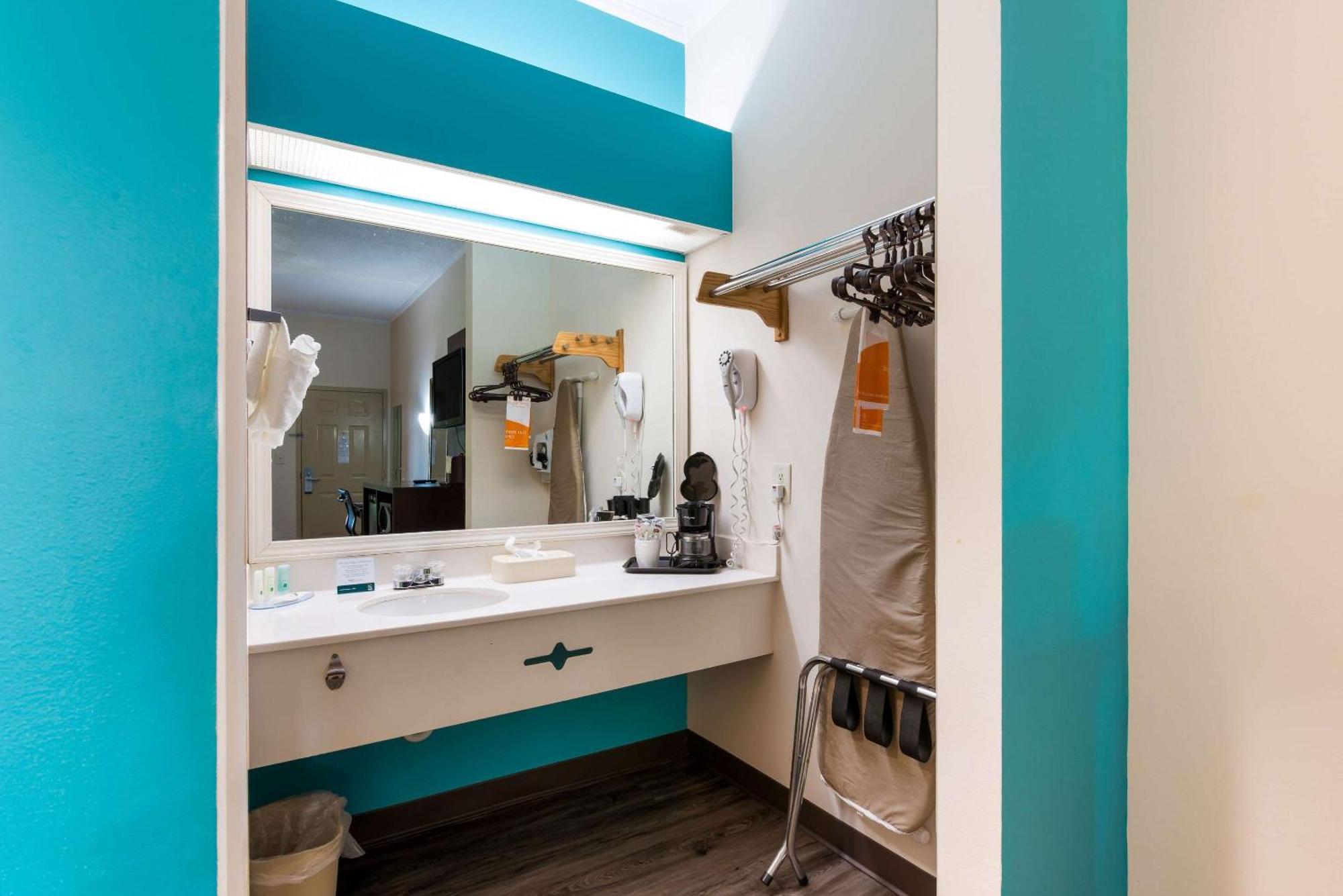 Quality Inn & Suites Rockingham Bagian luar foto