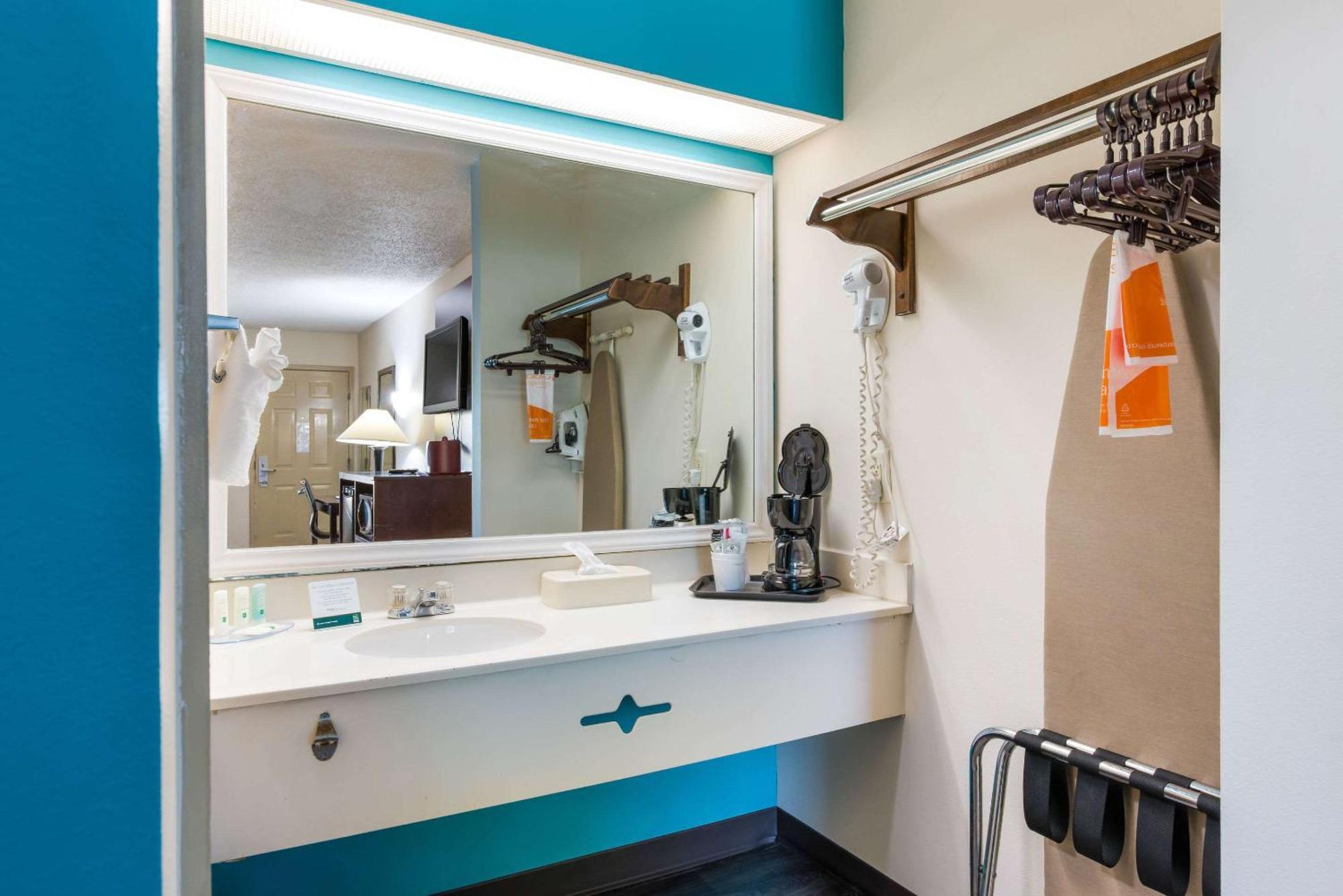 Quality Inn & Suites Rockingham Bagian luar foto