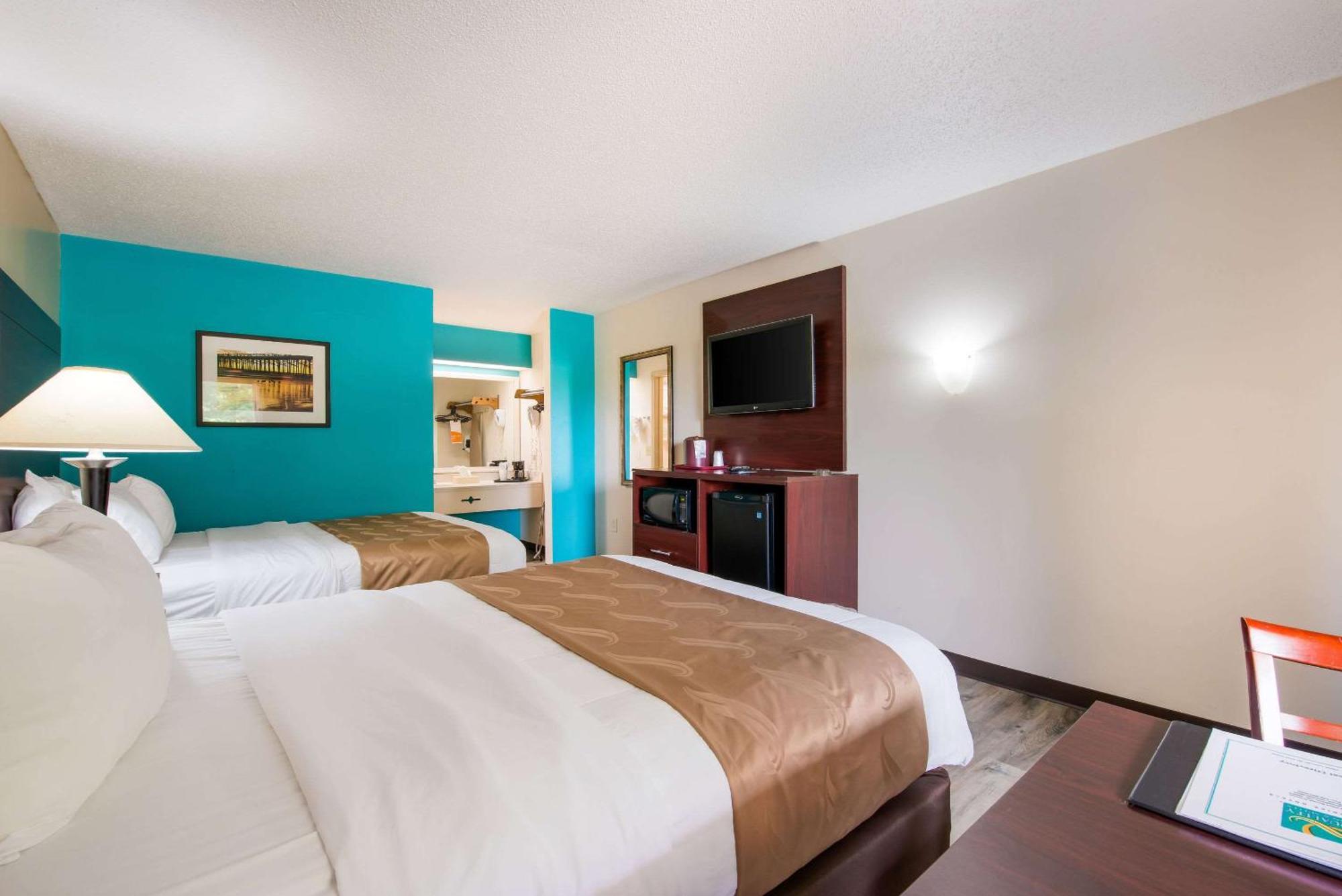 Quality Inn & Suites Rockingham Bagian luar foto
