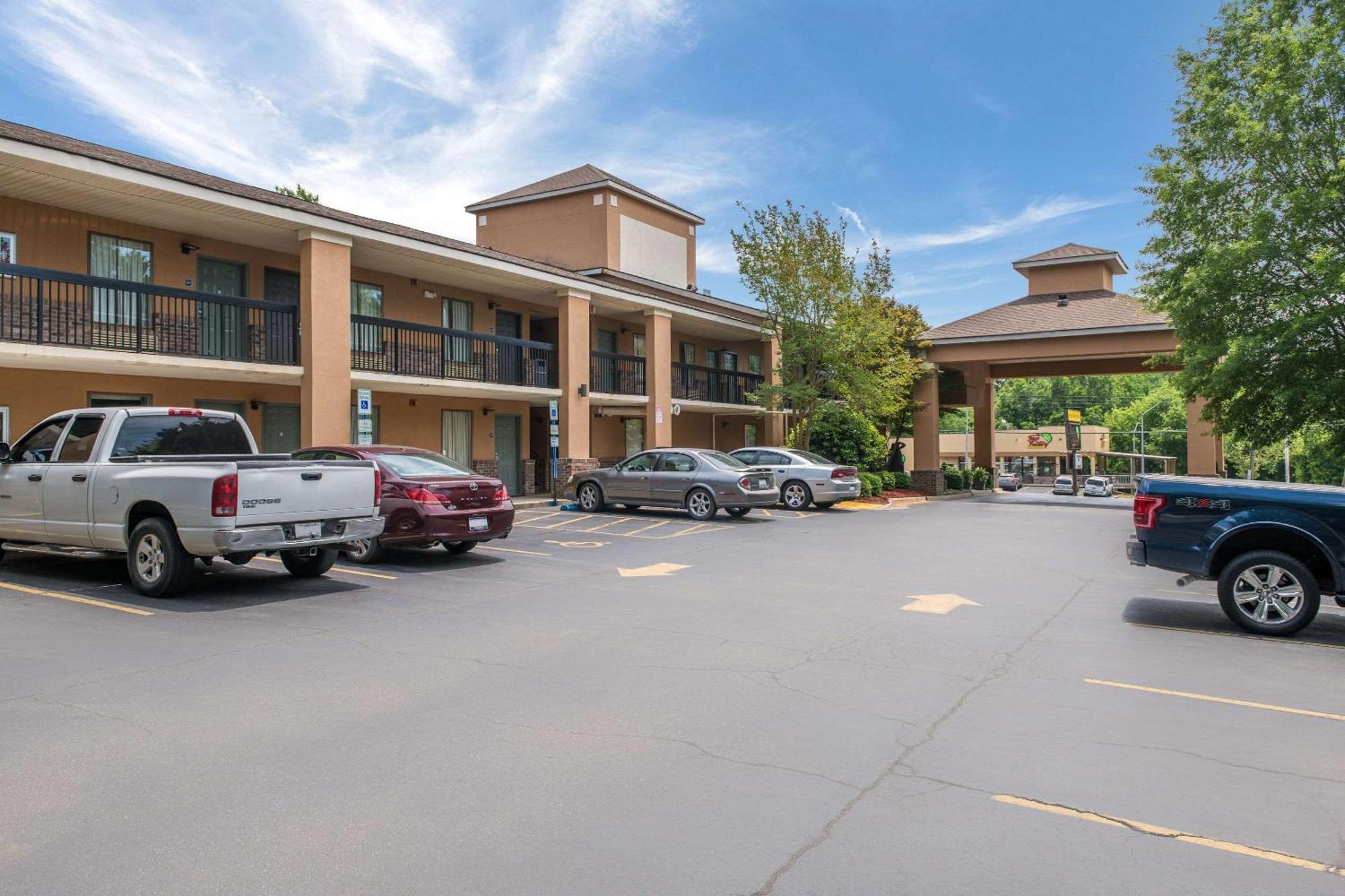 Quality Inn & Suites Rockingham Bagian luar foto