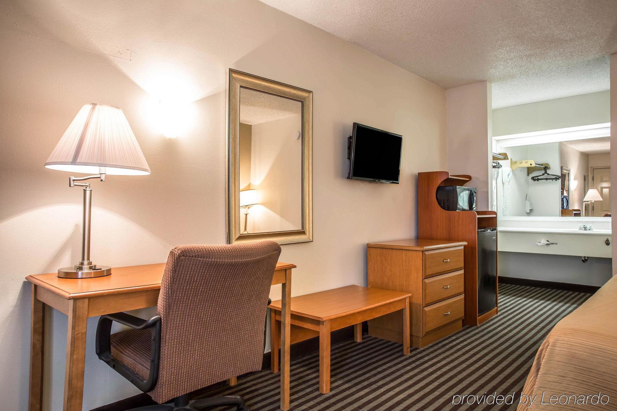 Quality Inn & Suites Rockingham Bagian luar foto