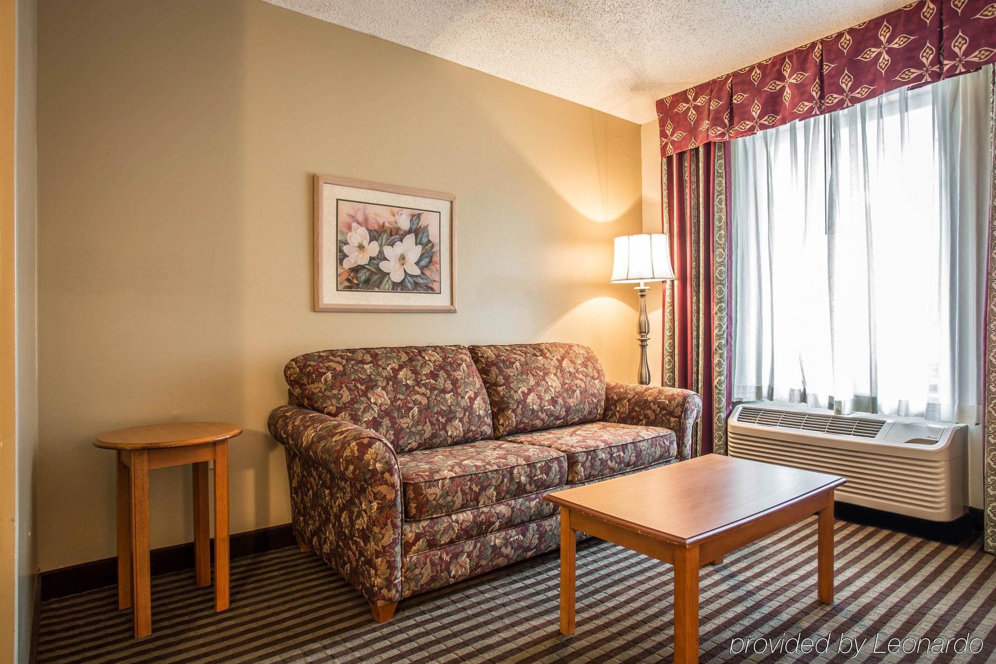 Quality Inn & Suites Rockingham Bagian luar foto