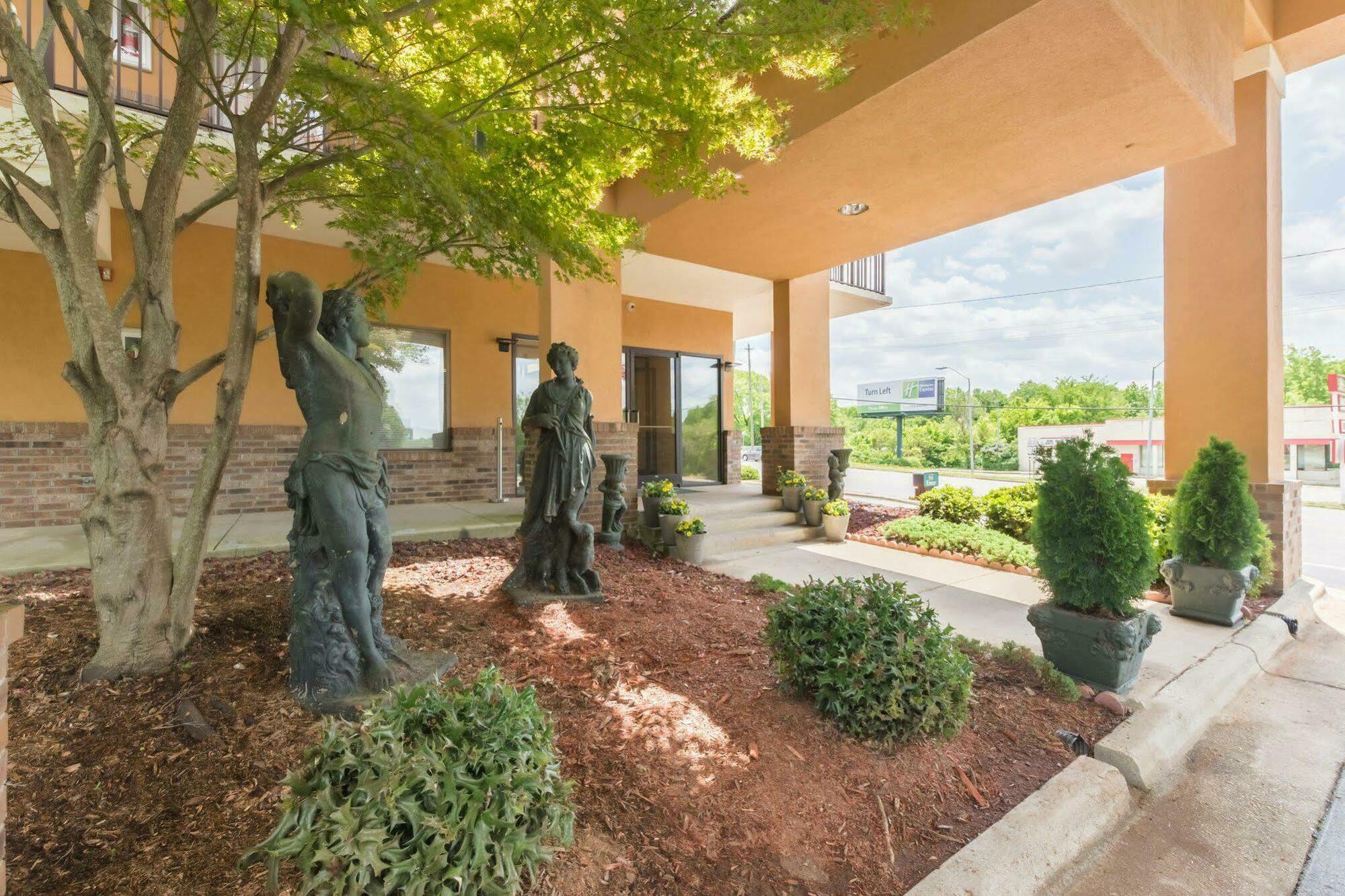 Quality Inn & Suites Rockingham Bagian luar foto