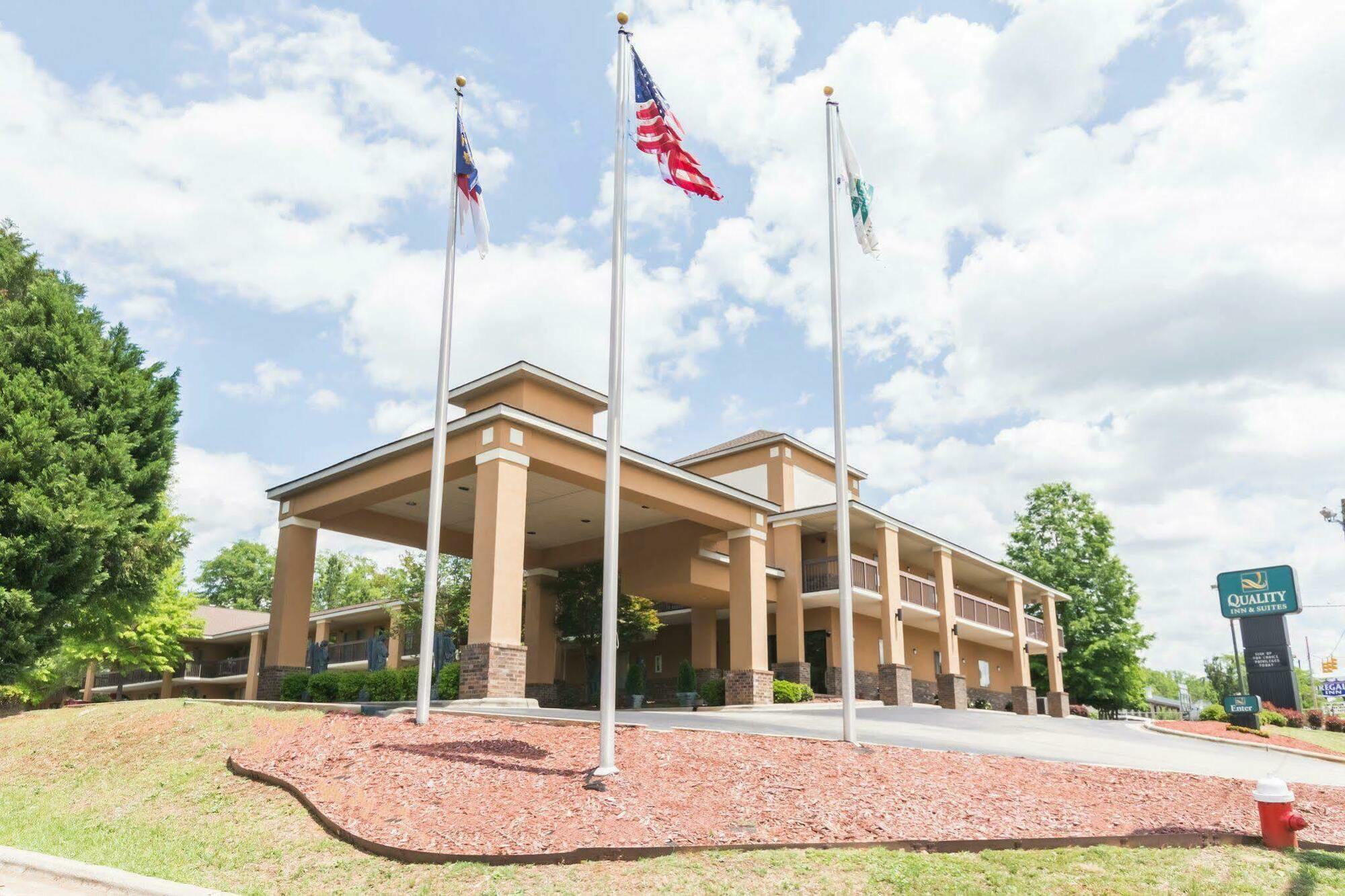 Quality Inn & Suites Rockingham Bagian luar foto