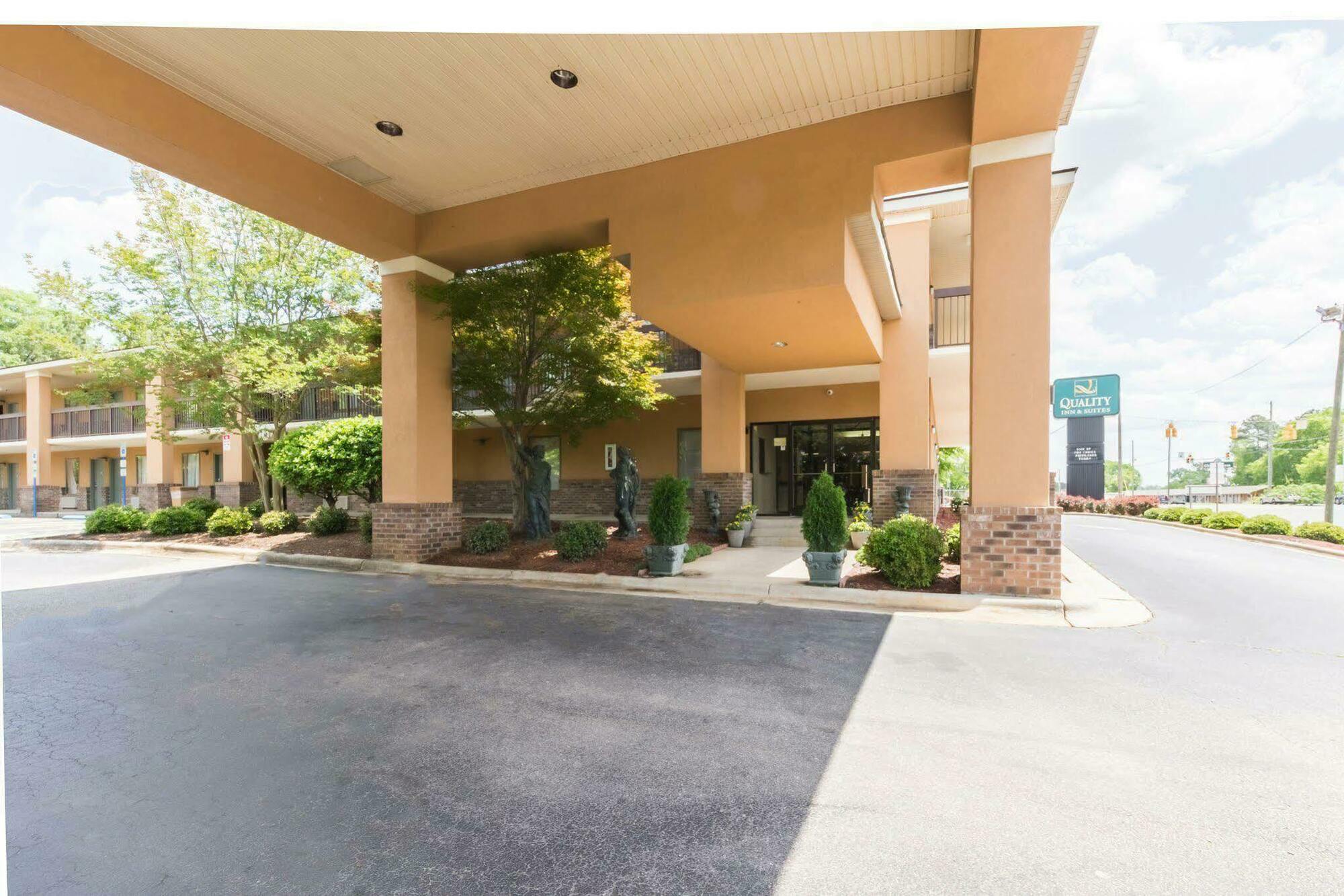 Quality Inn & Suites Rockingham Bagian luar foto
