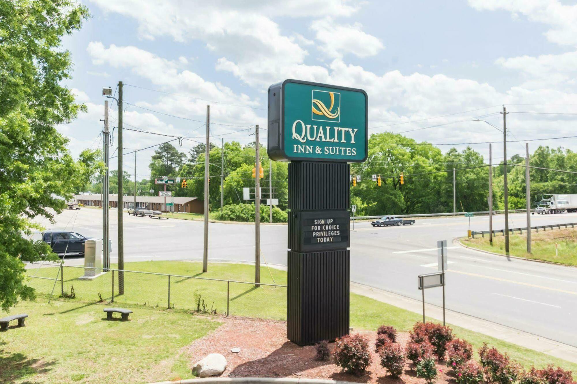 Quality Inn & Suites Rockingham Bagian luar foto