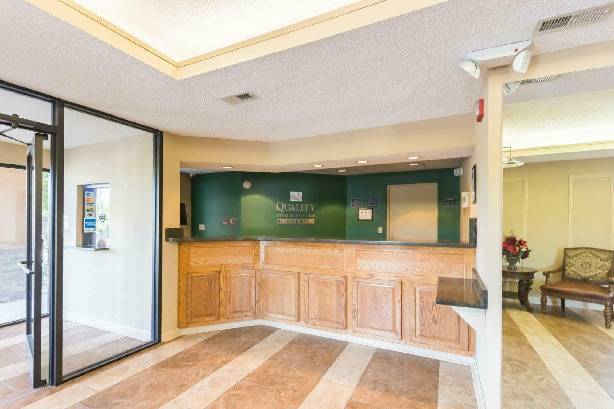 Quality Inn & Suites Rockingham Bagian luar foto