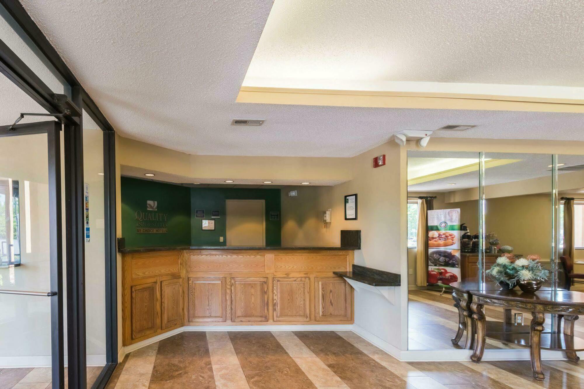 Quality Inn & Suites Rockingham Bagian luar foto