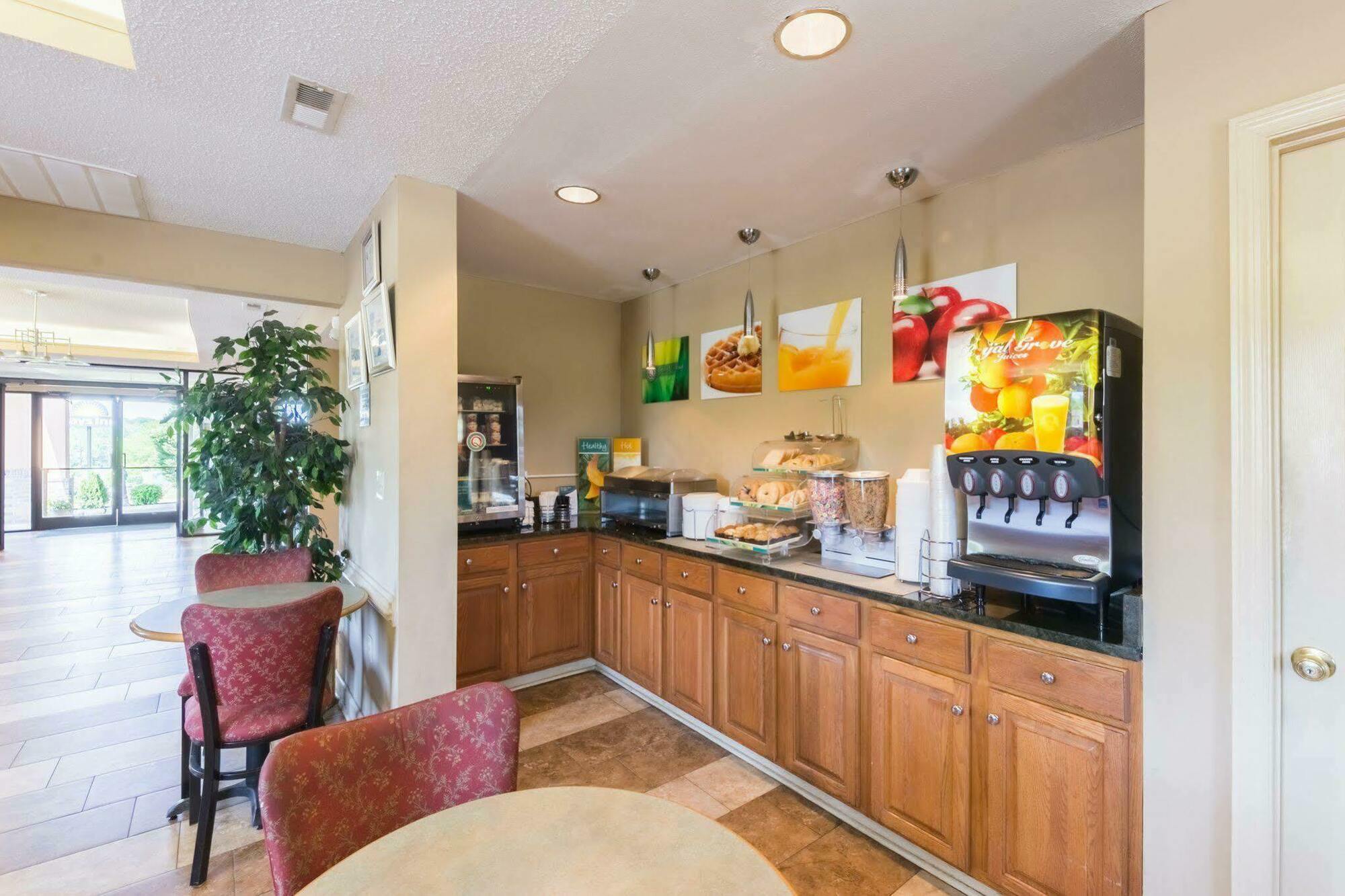 Quality Inn & Suites Rockingham Bagian luar foto