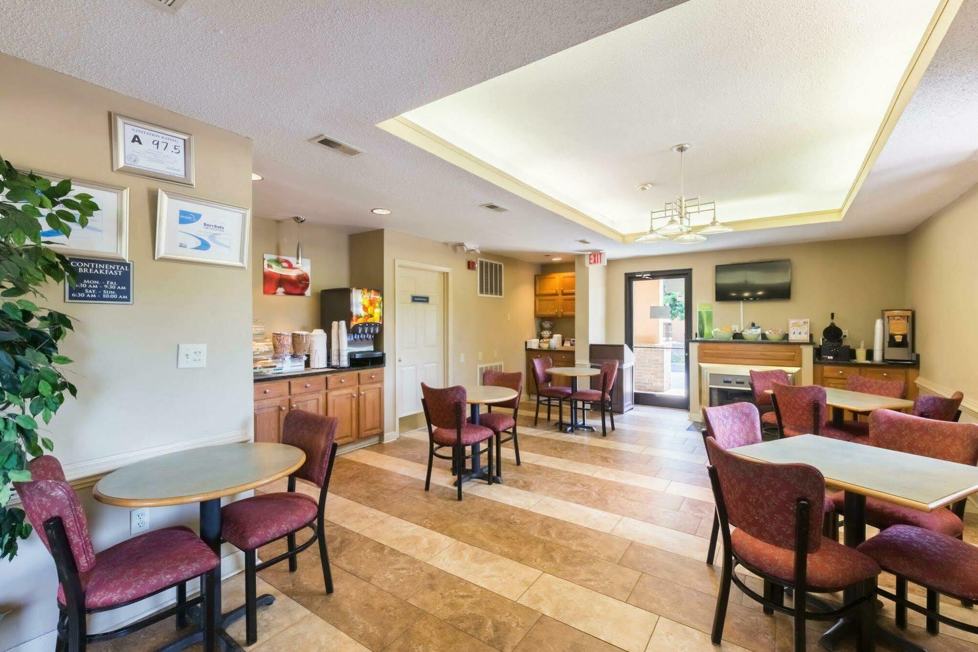 Quality Inn & Suites Rockingham Bagian luar foto