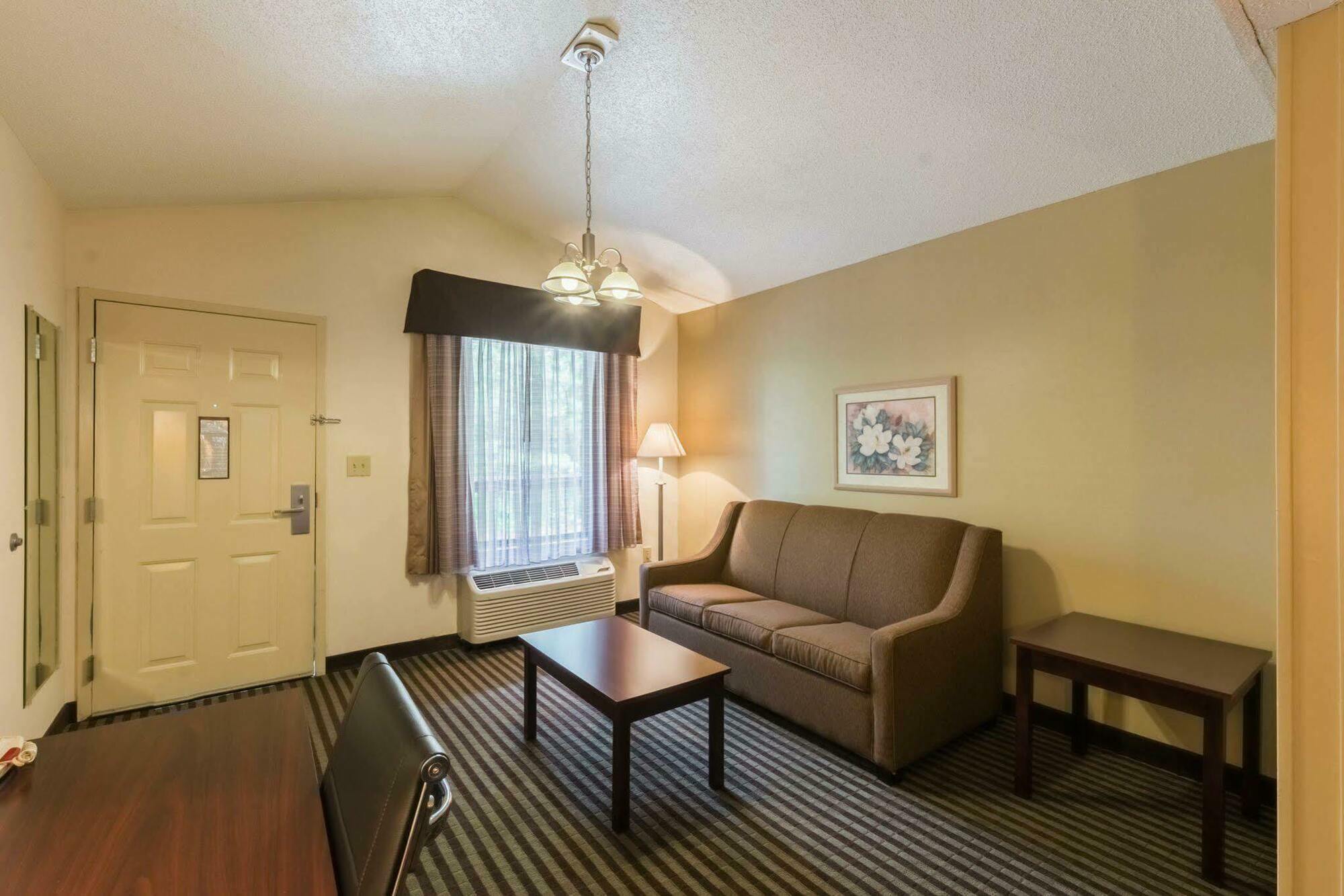 Quality Inn & Suites Rockingham Bagian luar foto