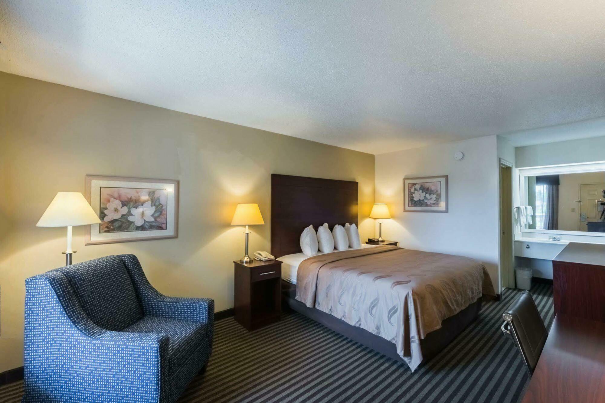 Quality Inn & Suites Rockingham Bagian luar foto