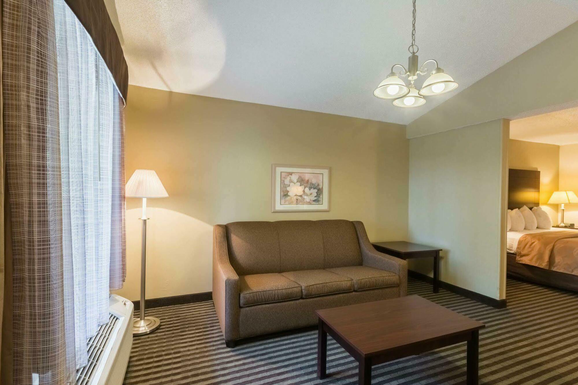 Quality Inn & Suites Rockingham Bagian luar foto