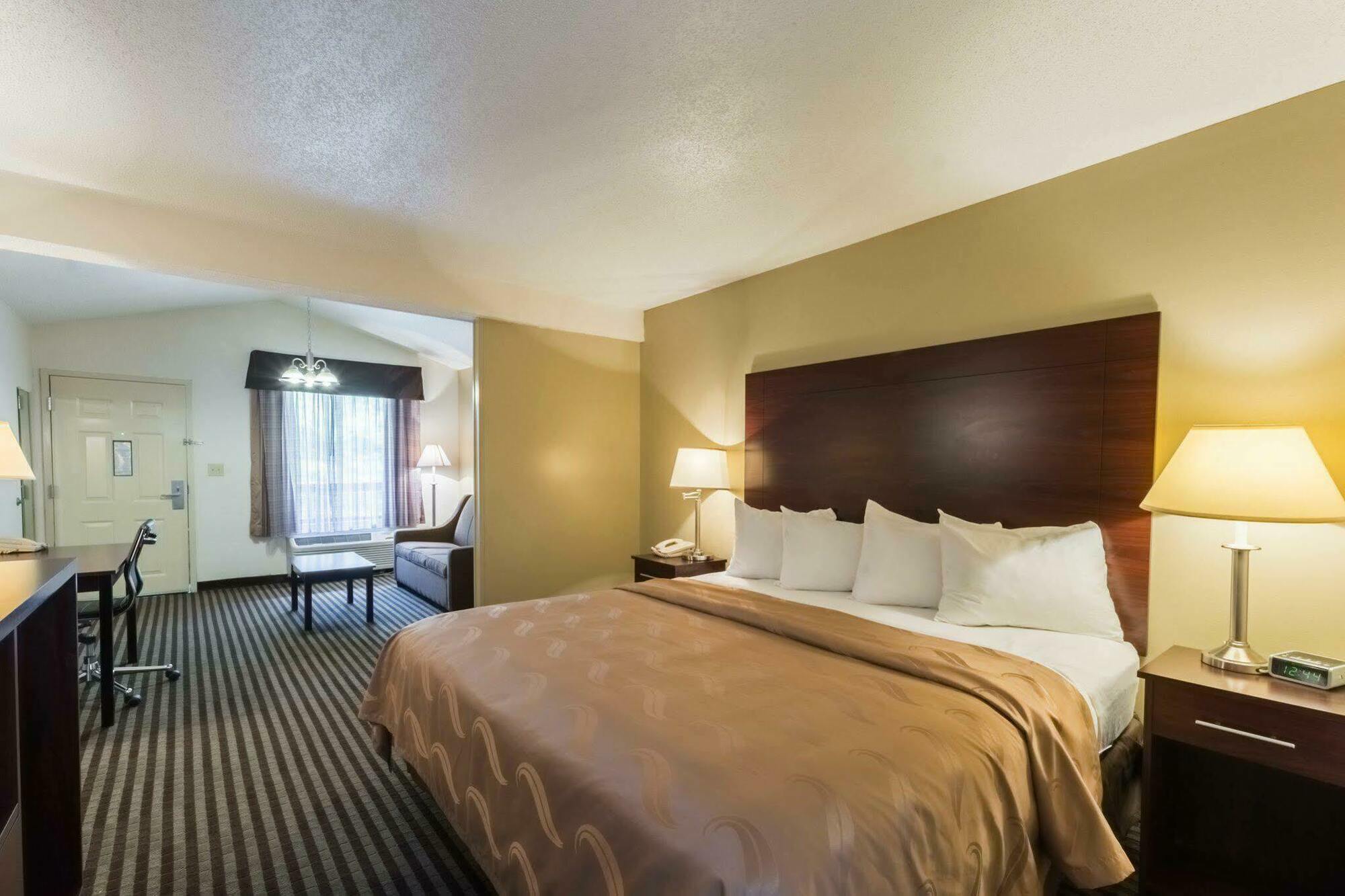Quality Inn & Suites Rockingham Bagian luar foto