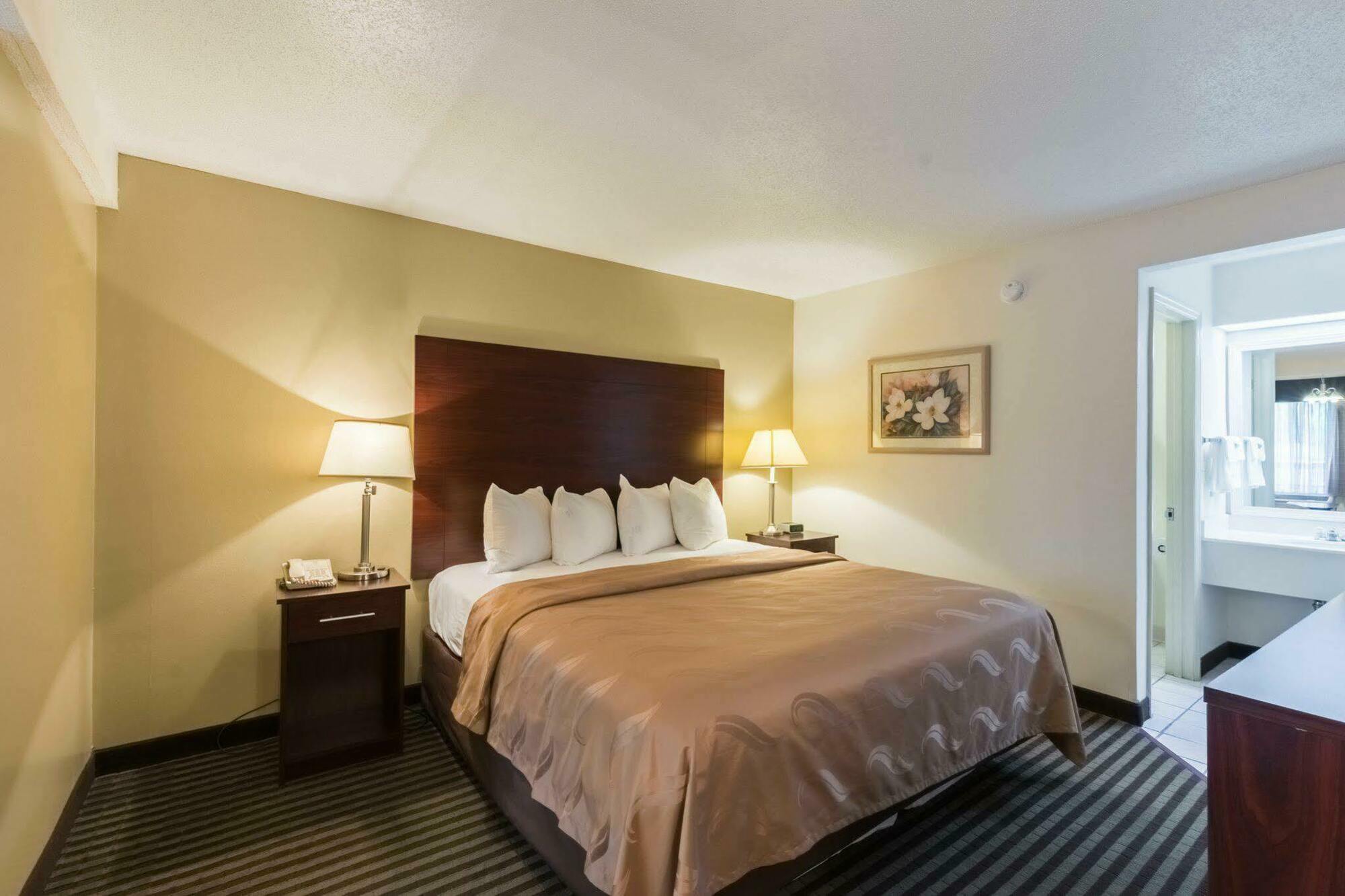 Quality Inn & Suites Rockingham Bagian luar foto