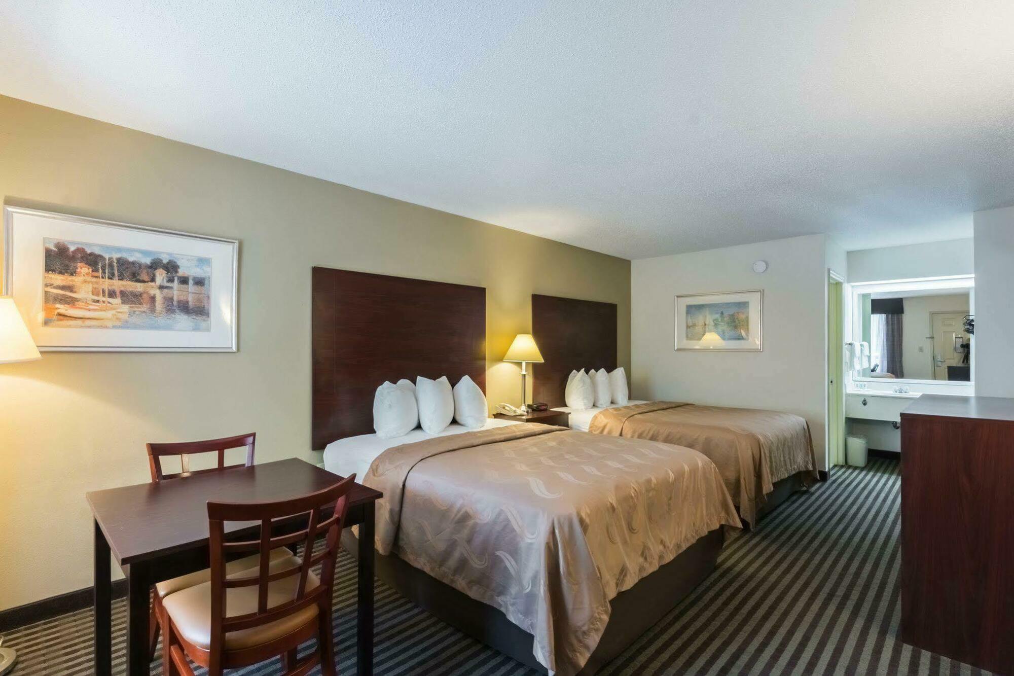 Quality Inn & Suites Rockingham Bagian luar foto