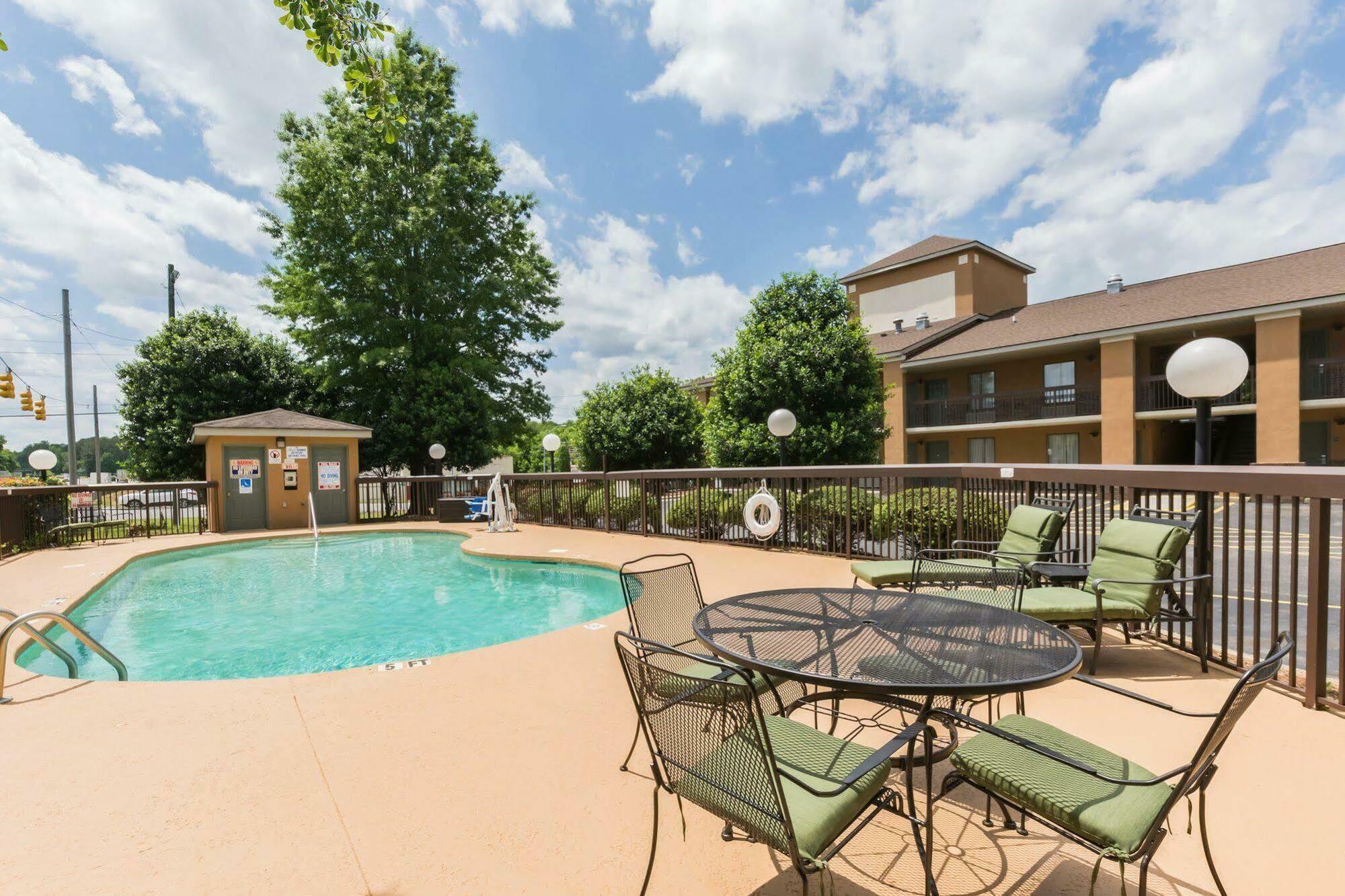 Quality Inn & Suites Rockingham Bagian luar foto