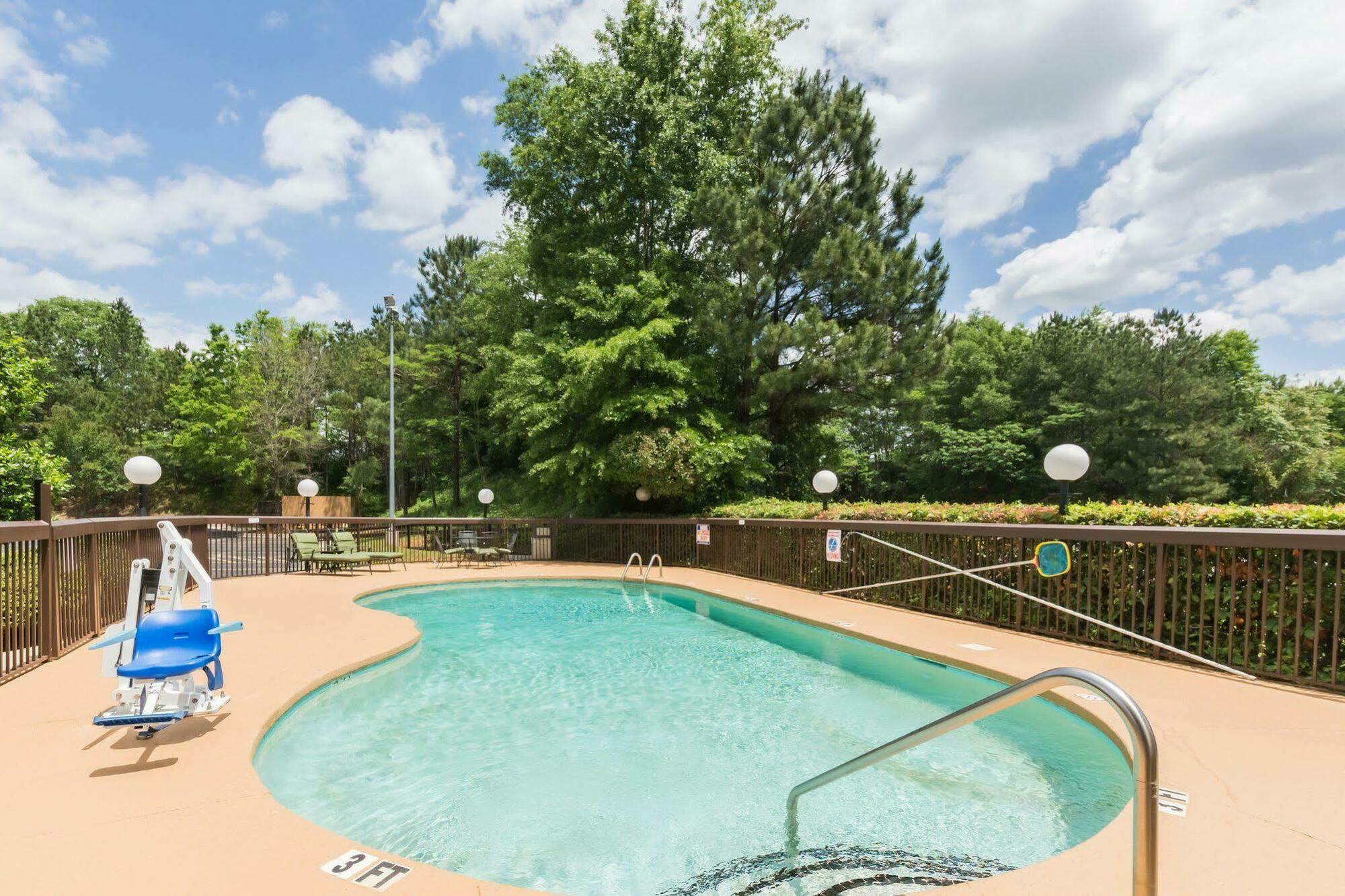 Quality Inn & Suites Rockingham Bagian luar foto